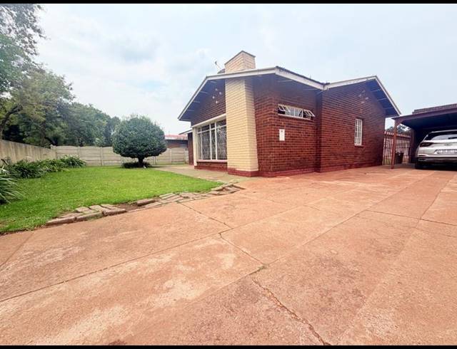 3 BEDROOM HOUSE FOR SALE IN VANDERBIJLPARK CW 5